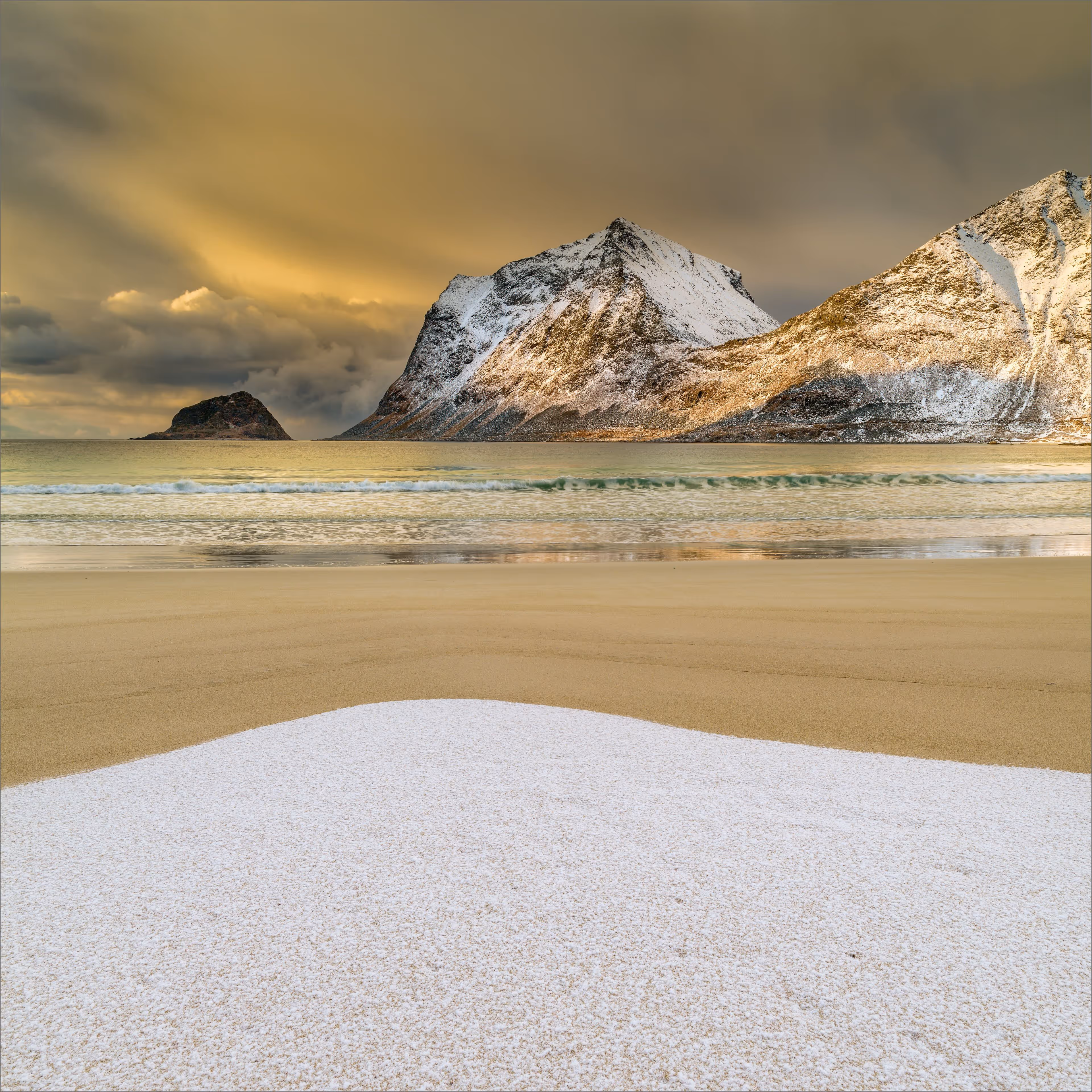 Haukland Bronze Light